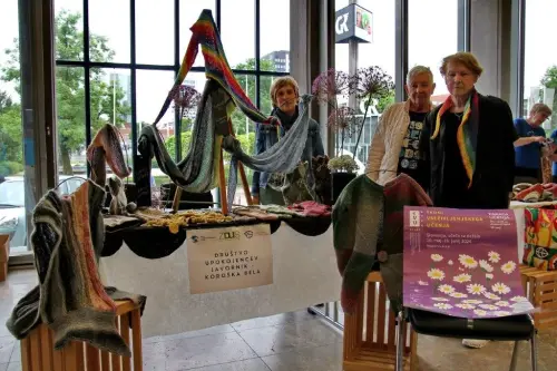 Krozek-rocnih-del-se-predstavi