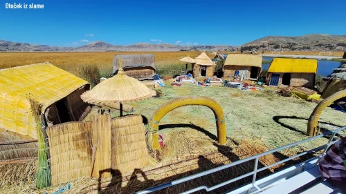 Otocek-iz-slame-na-jezeru-Titicaca