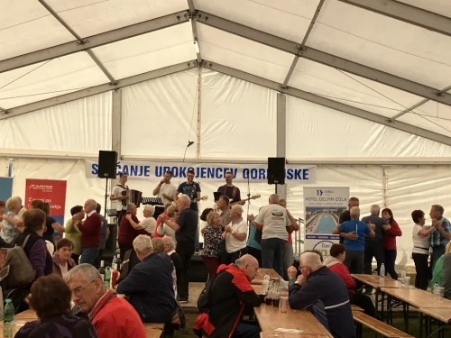 Vedno-polno-plesisce (1)